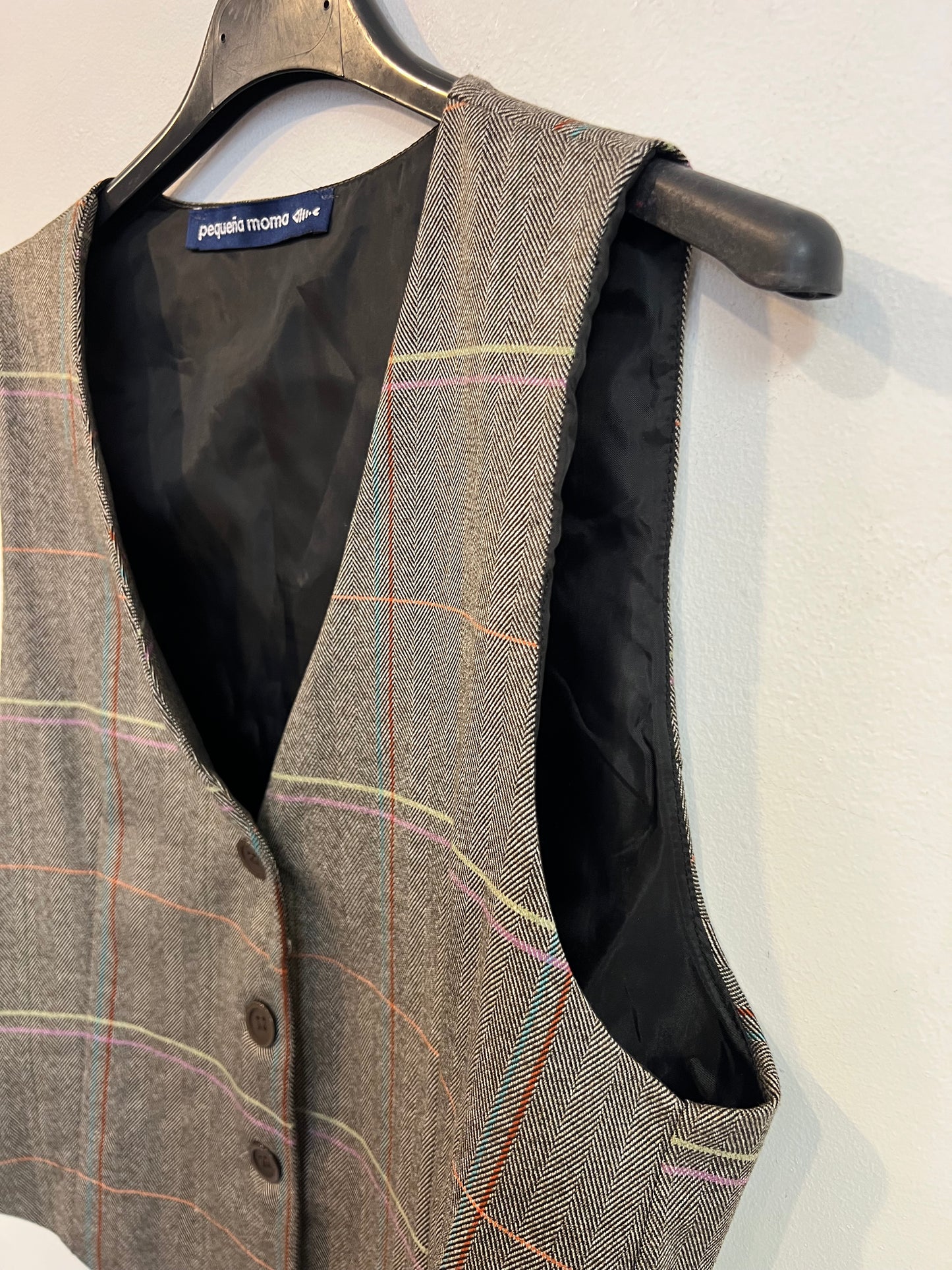 PEQUEÑA MOMA. Total look pantalón y chaleco cuadros. T S/M