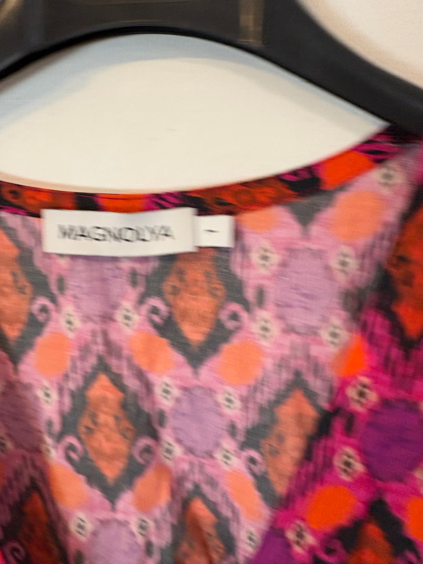 MAGNOLYA. Vestido corto cruzado estampado