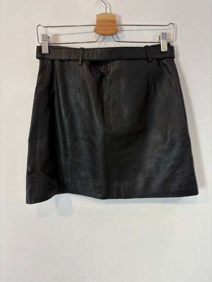 SCALPERS. Falda corta piel