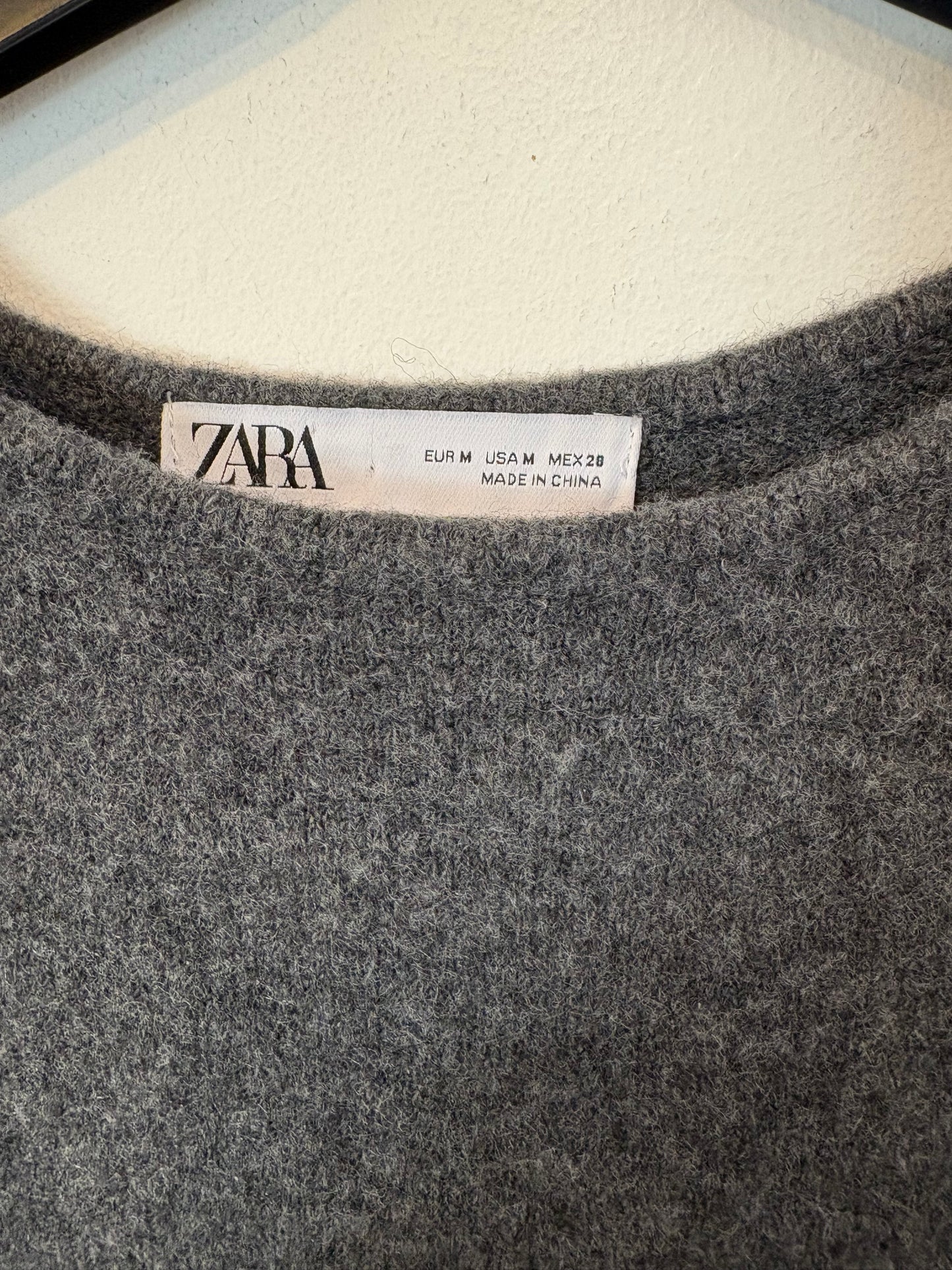 ZARA. Vestido largo punto gris