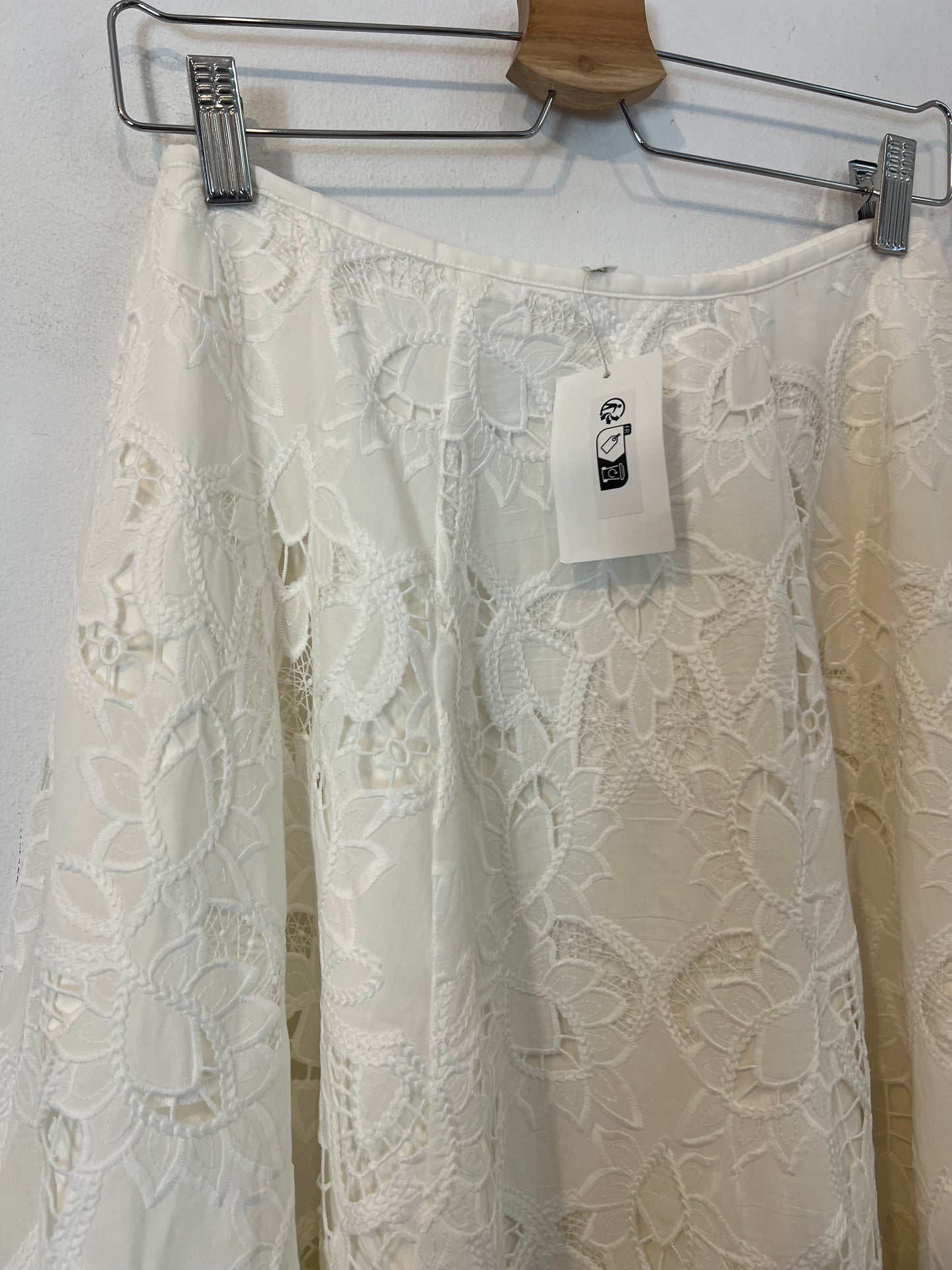 H&M. Falda blanca larga de encaje