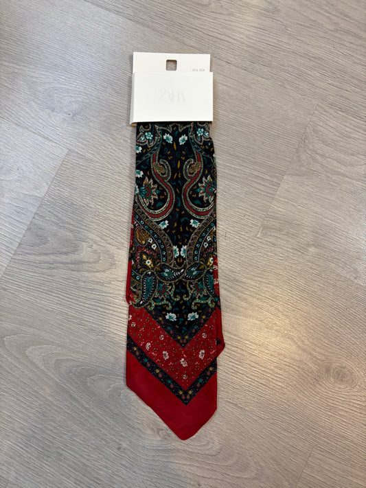 ZARA. Pañuelo estampado