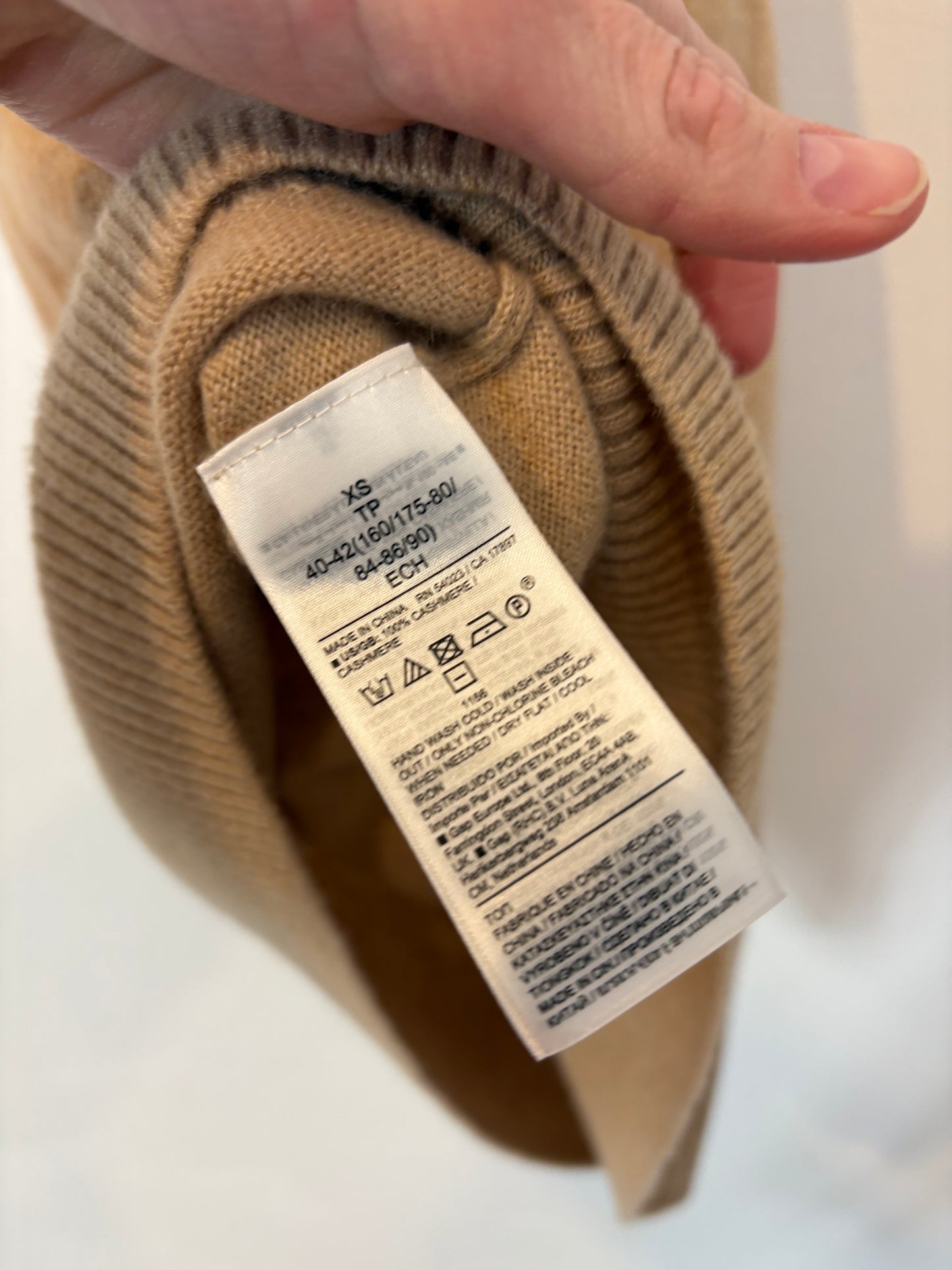 BANANA REPUBLIC. Top cashmere beige