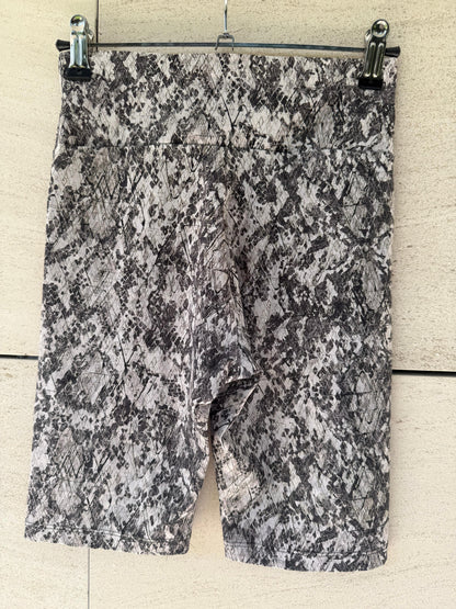 OYSHO. Mallas cortas estampado grises. T XS/S