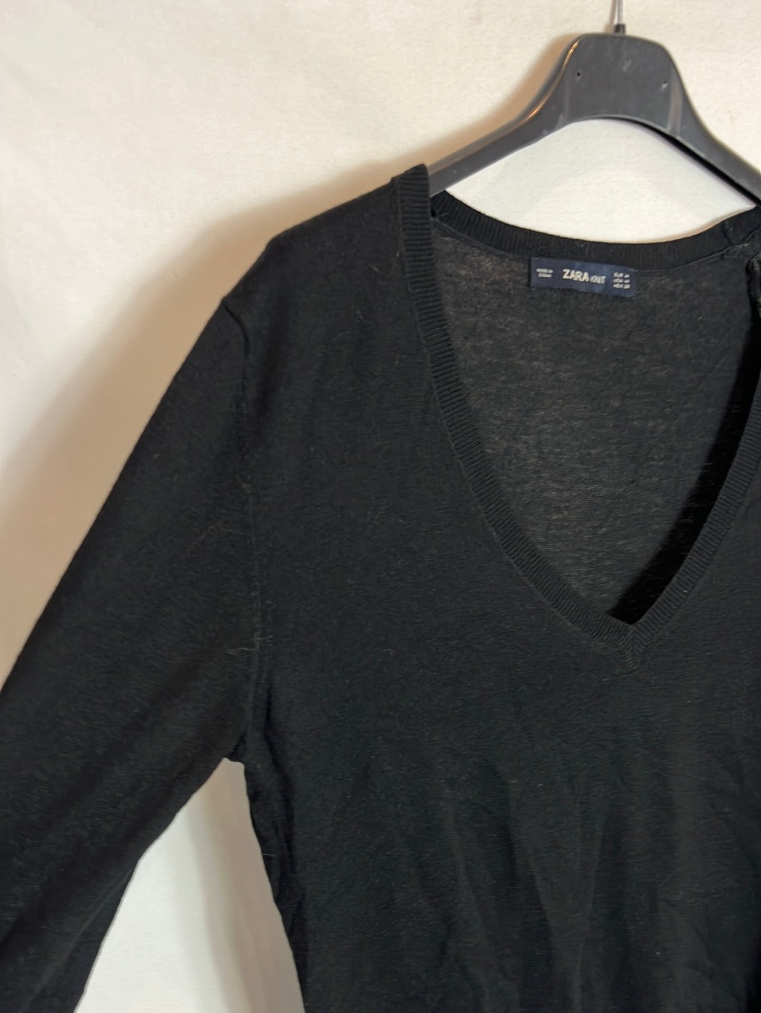 ZARA. Jersey negro fino detalle  bajos. T M