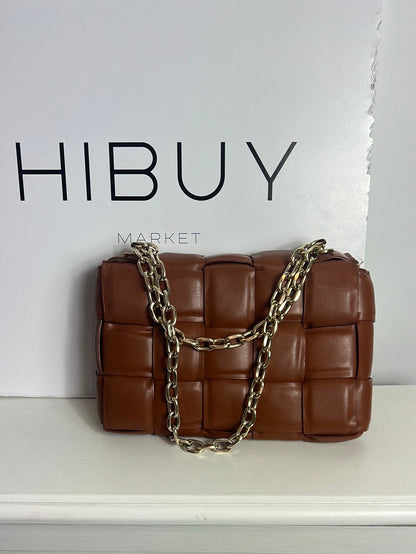 OTRAS. Bolso marrón acolchado