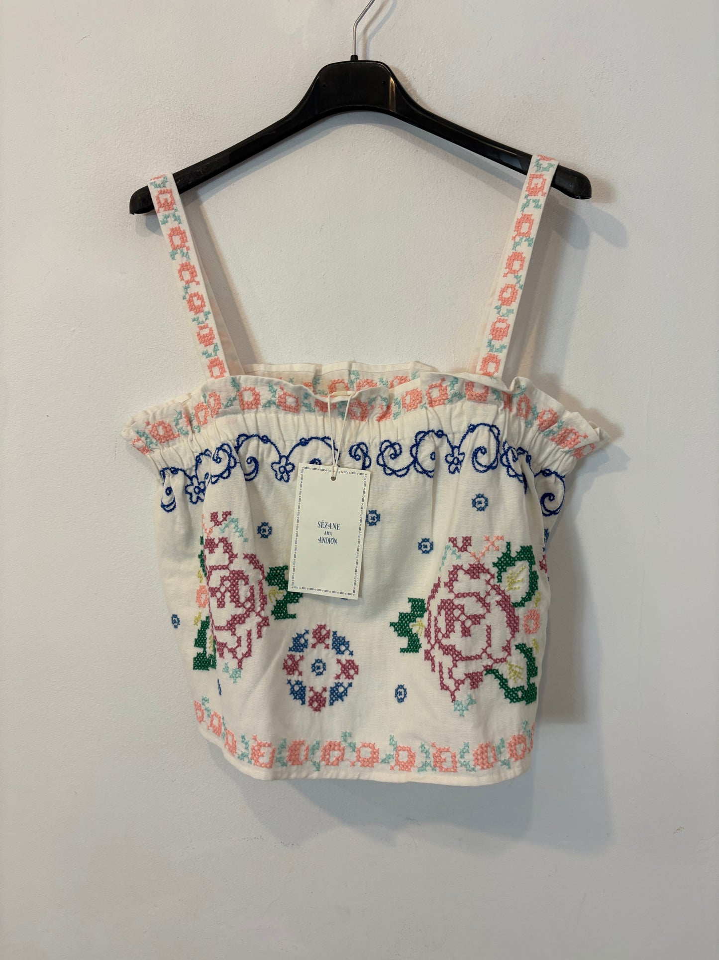 SÉZANE x ANDION. Top blanco bordados
