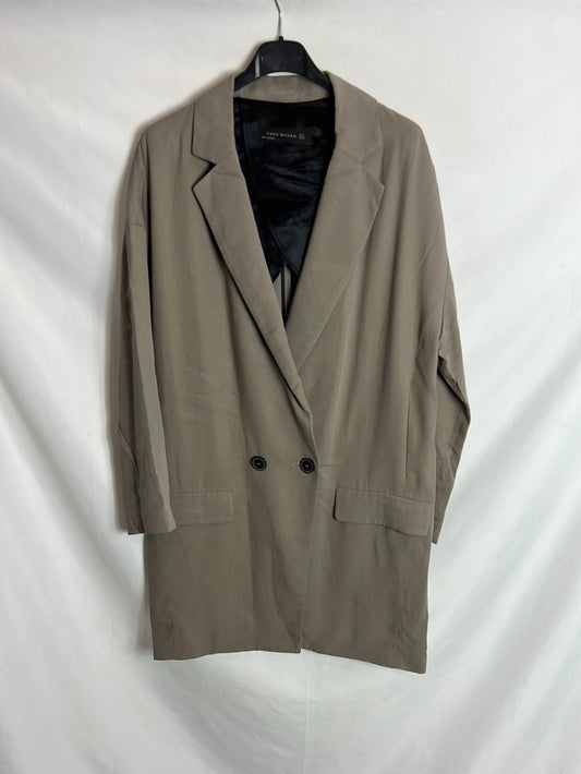 ZARA. Chaqueta larga color tipo. T S (oversized )