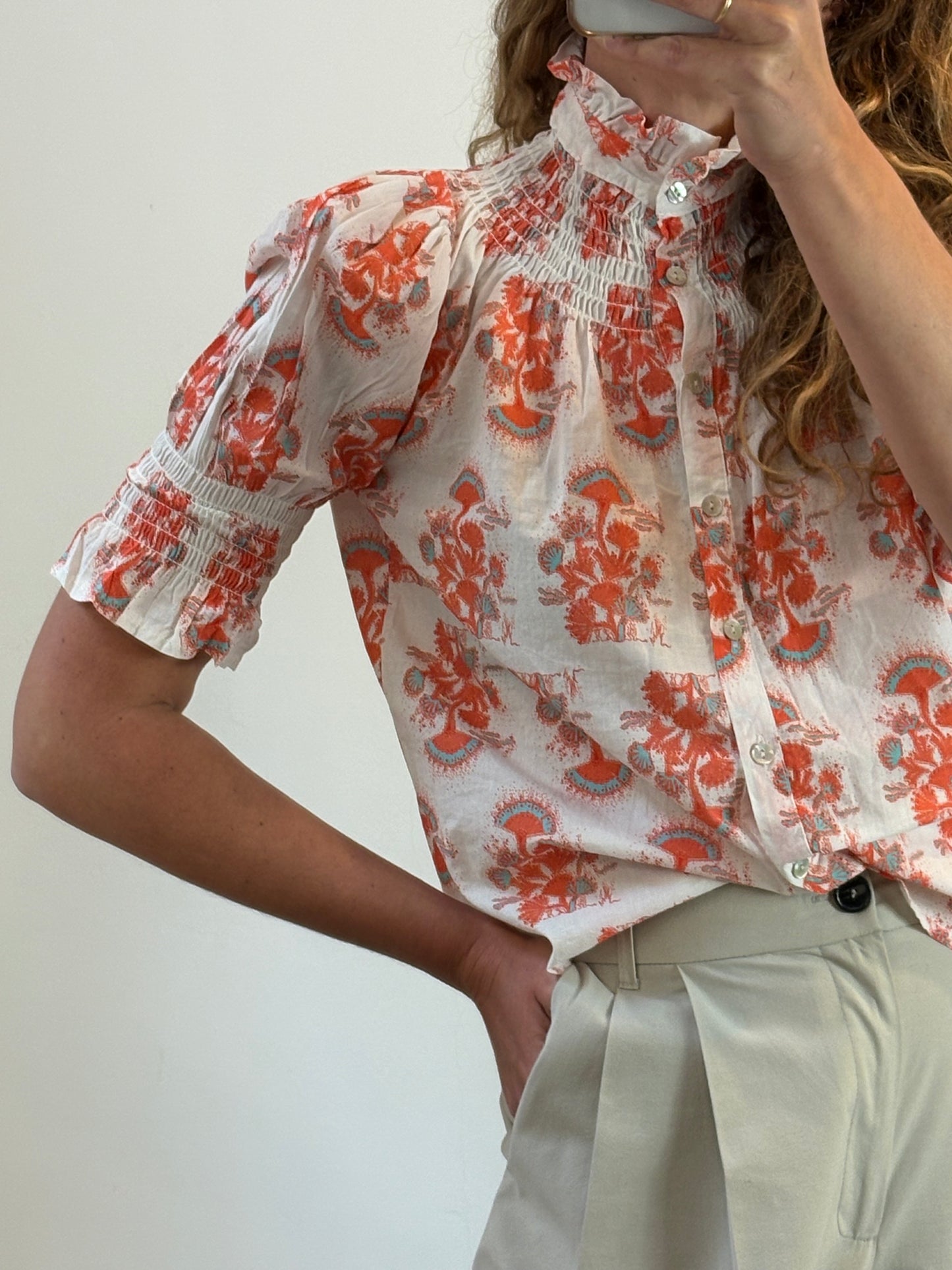 OTRAS. Blusa estampada nido de abeja