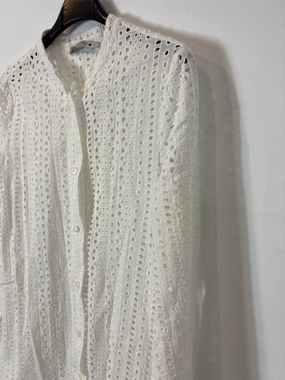 ZARA. Sobre camisa blanca troquelada T.xs