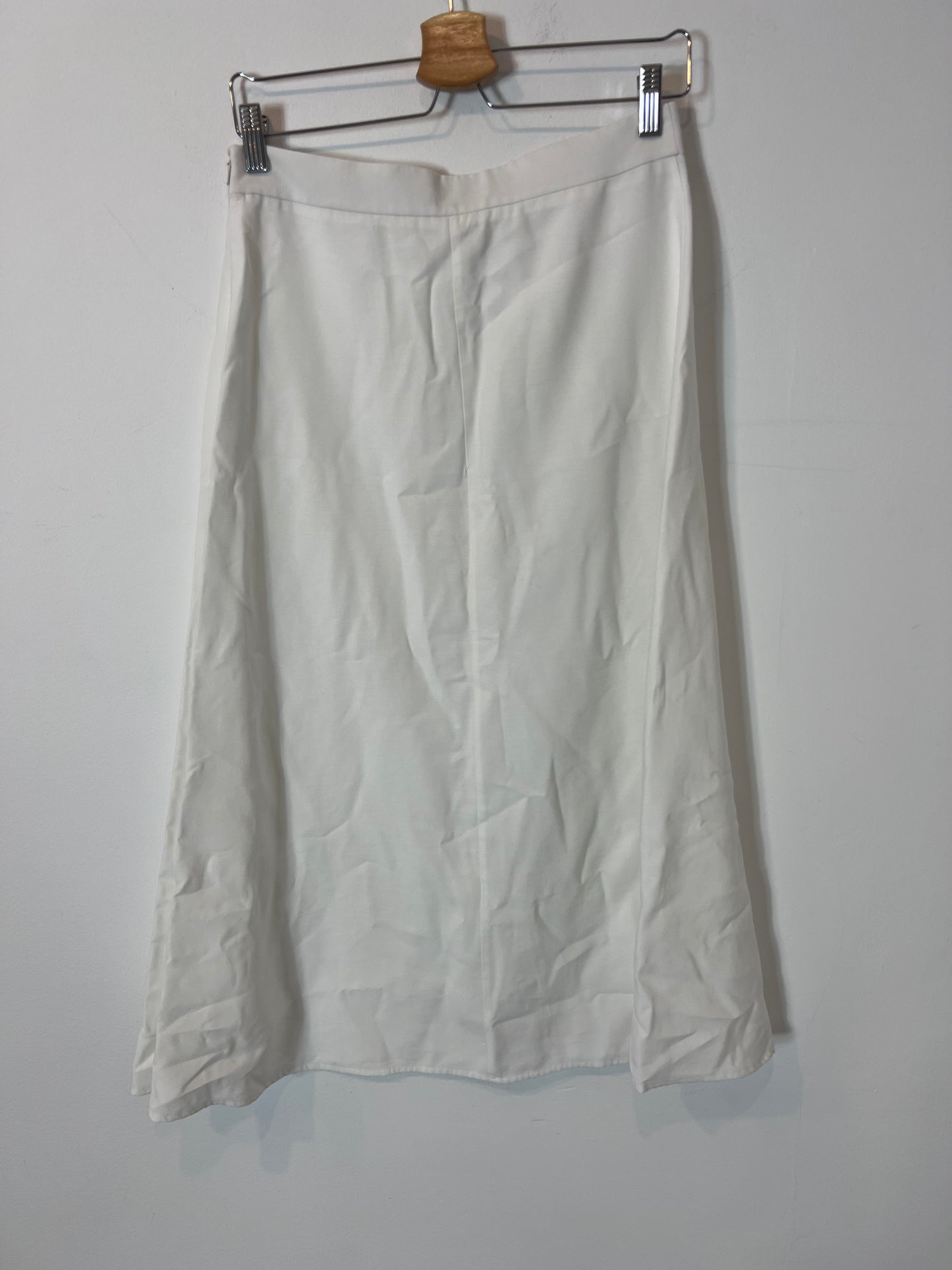 CORTEFIEL. Falda midi blanca abotonada. T S