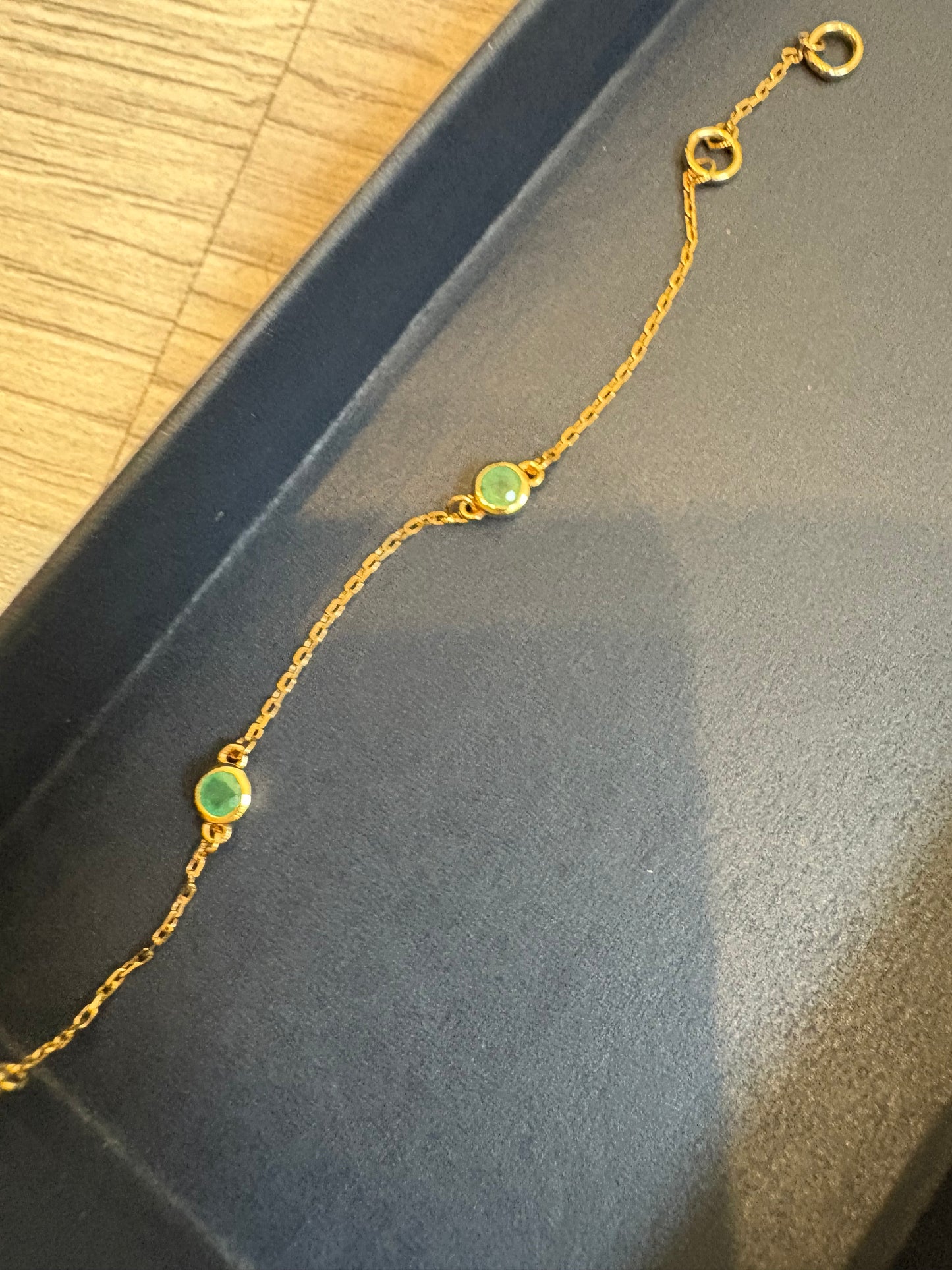 ORO VIVO. Pulsera bañada en oro circonitas verdes