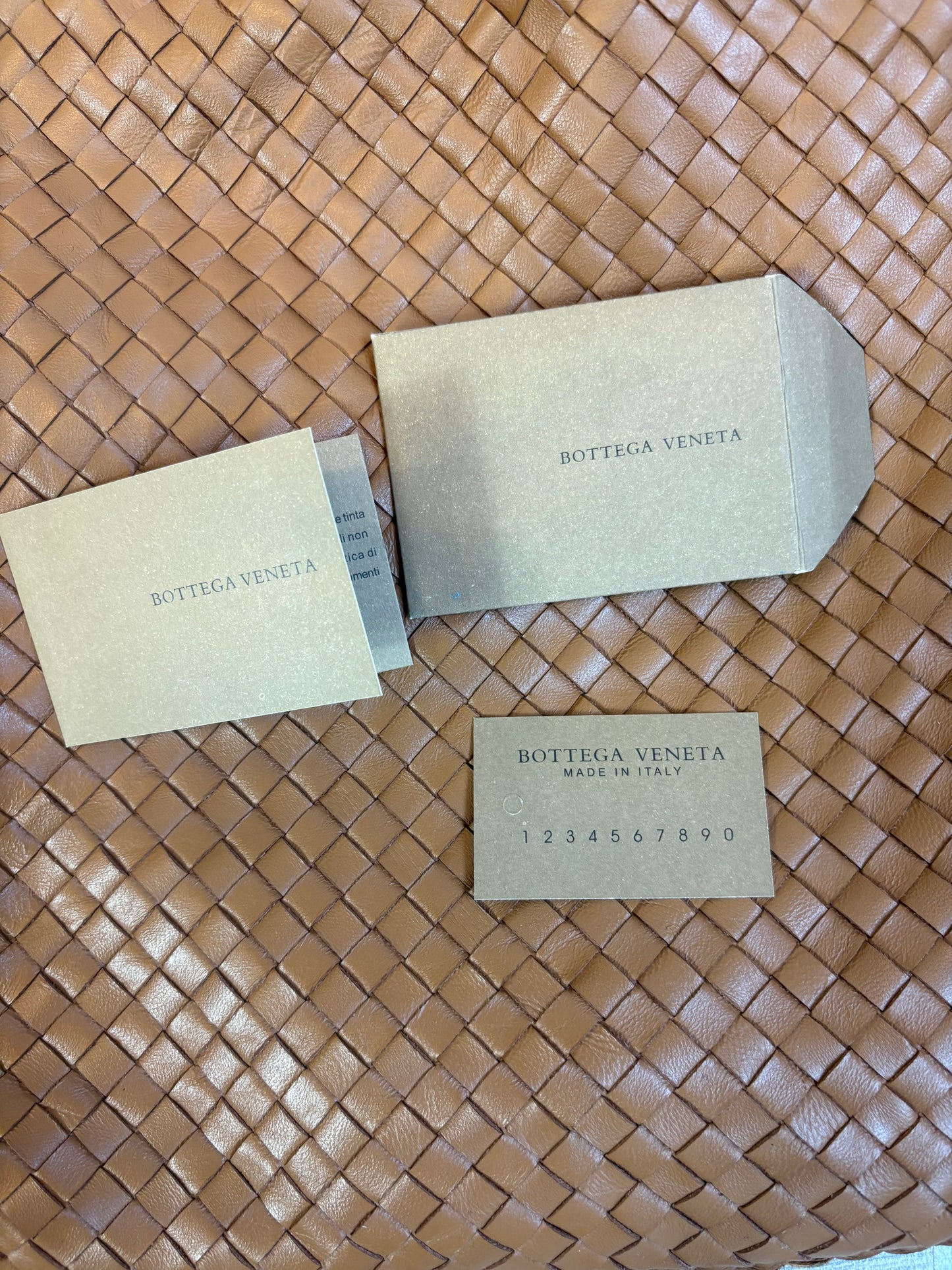 BOTTEGA VENETA. Bolso de hombro piel trenzada