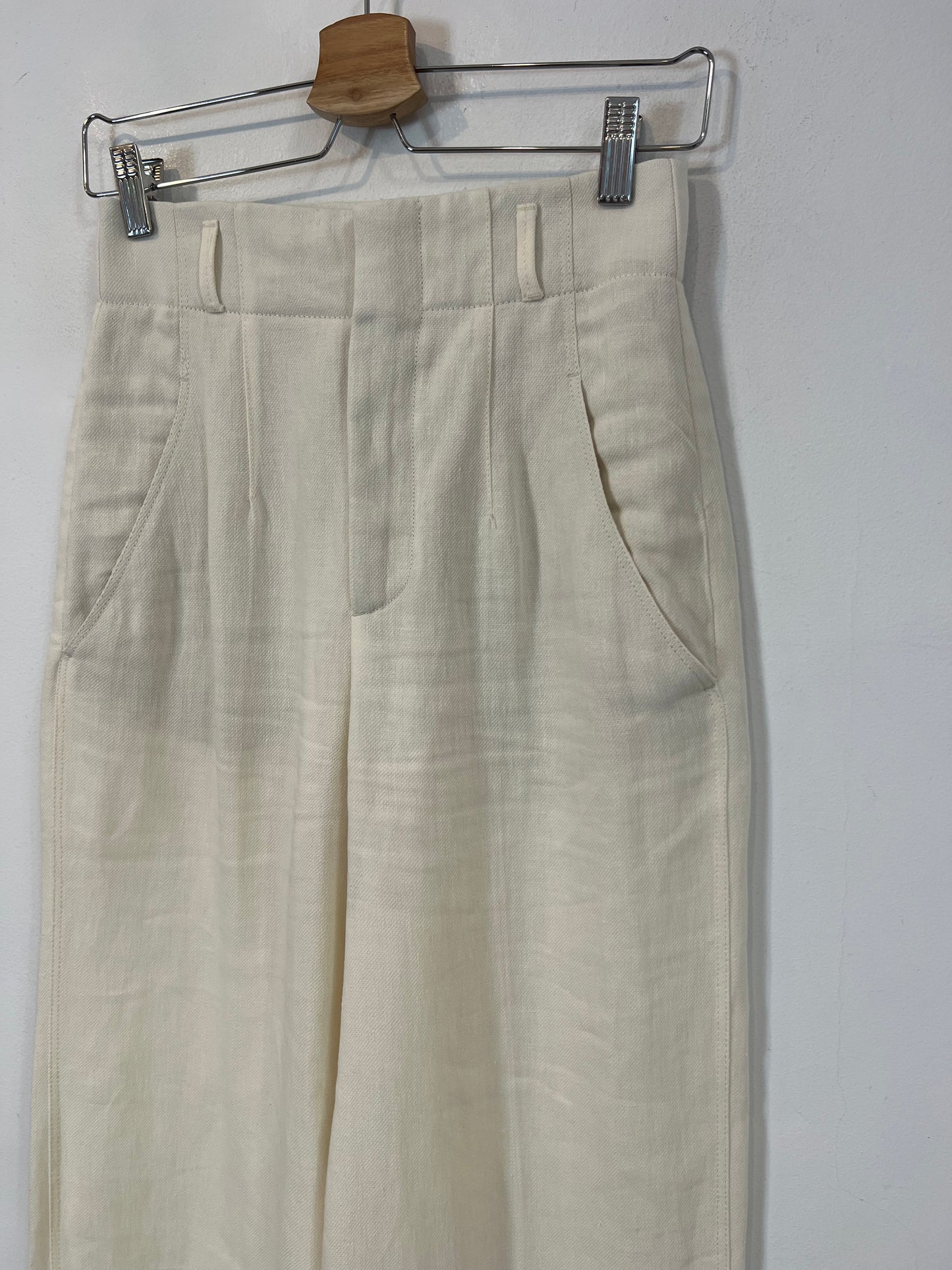 ZARA. Pantalón blanco lino pinzas