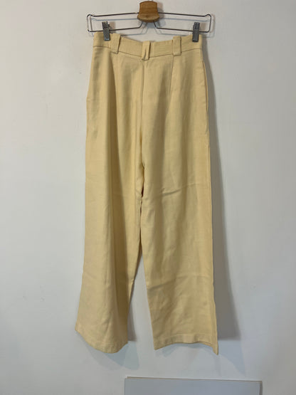 SÉZANE. Pantalón crema pinzas T.34