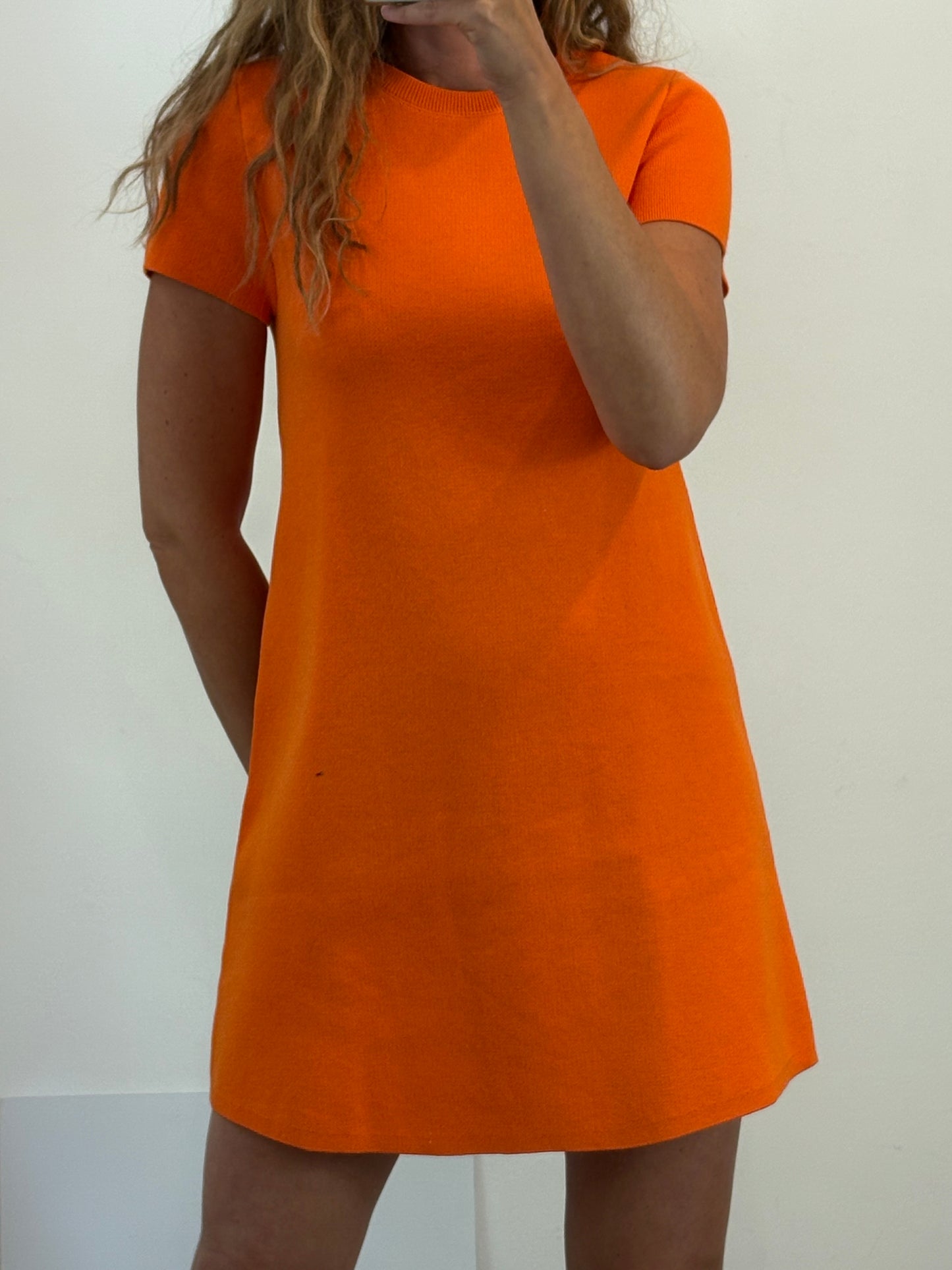 ZARA. Vestido corto punto elástico naranja