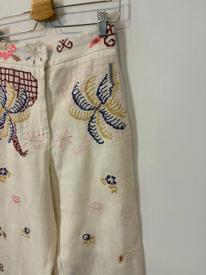 FORTE FORTE. Pantalón lino blanco detalles punto de cruz