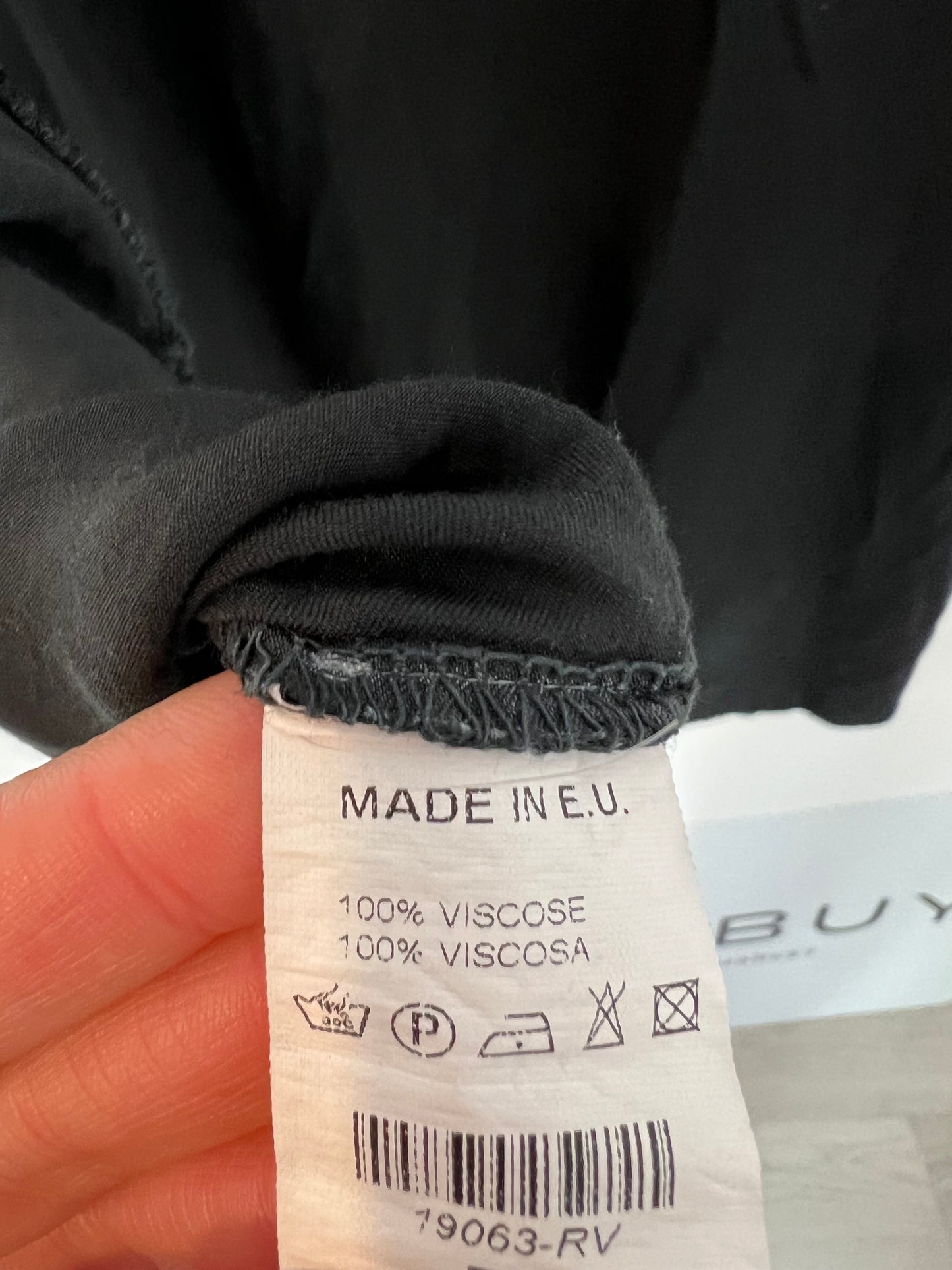 WHITE&ONE. Blusa negra fluida TU(S/M)