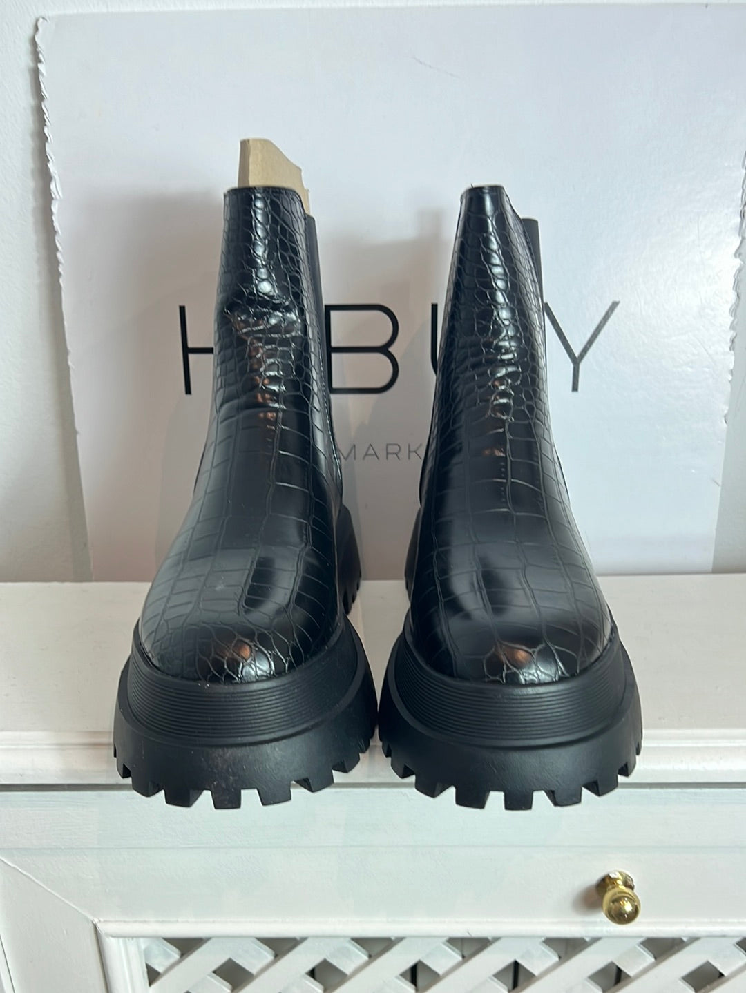 MIM. Botines negros plataforma. T 40