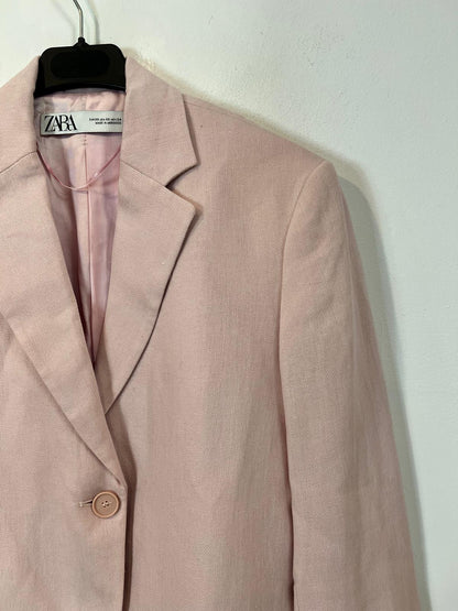 ZARA. Blazer rosa con lino