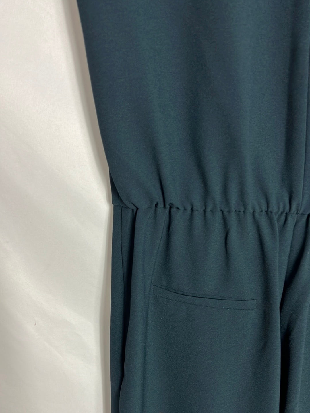 ZARA. Mono largo verde detalle cuello. T S
