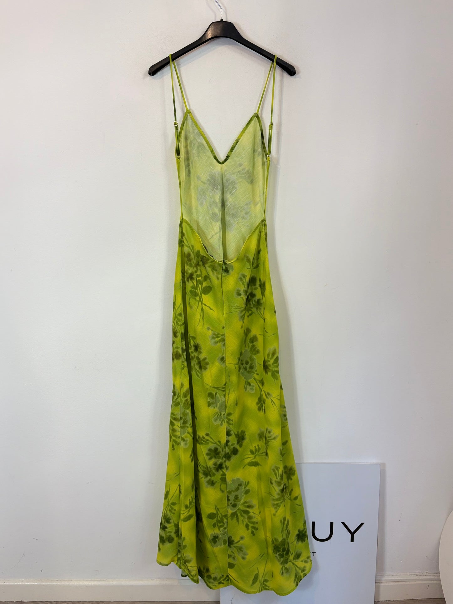 ZARA. Vestido verde largo estampado floral