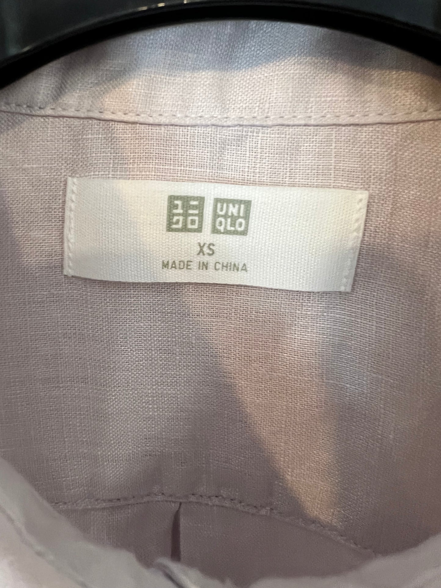 UNIQLO. Camisa lino malva claro. TXS