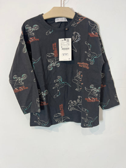 ZARA. Gray patterned T-shirt. Size 6 years.