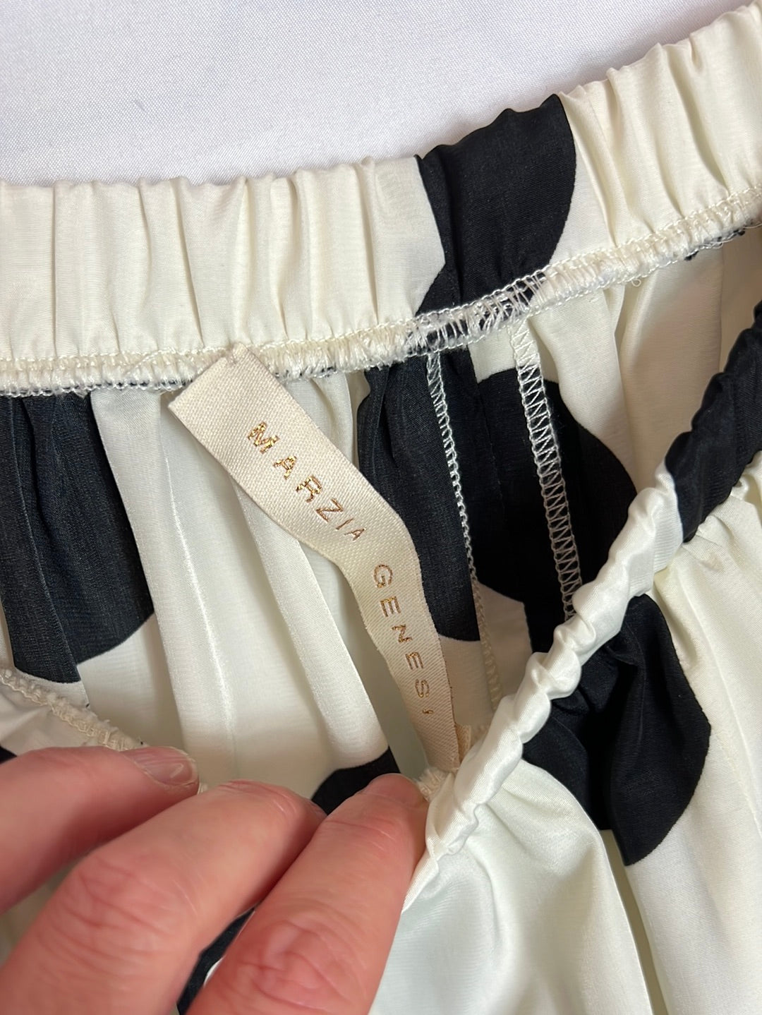 MARZIA GENESI. Total look skirt and silk blouse with polka dots. T 38/40