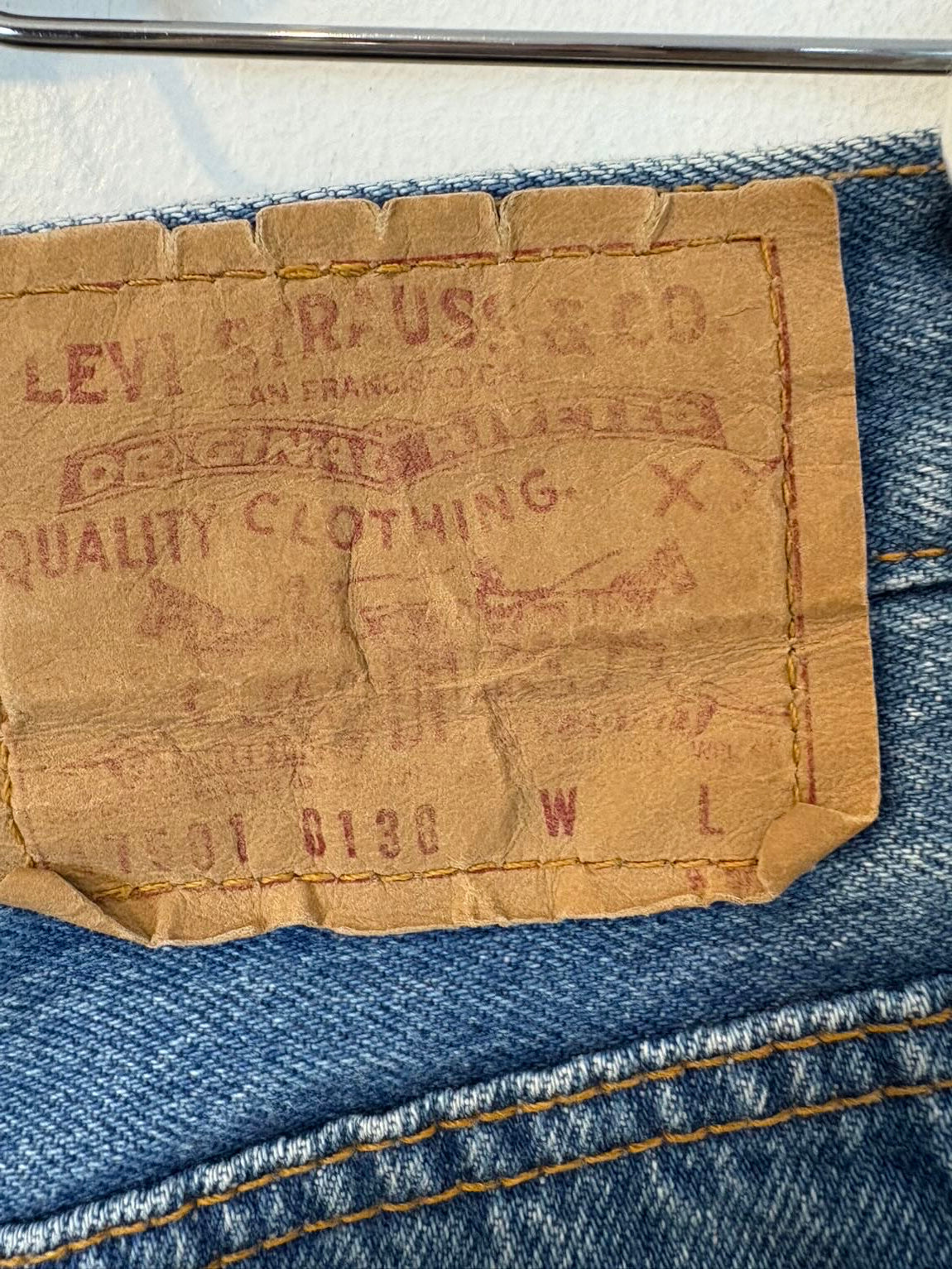 LEVI’S . Denim vintage abotonado lavado medio