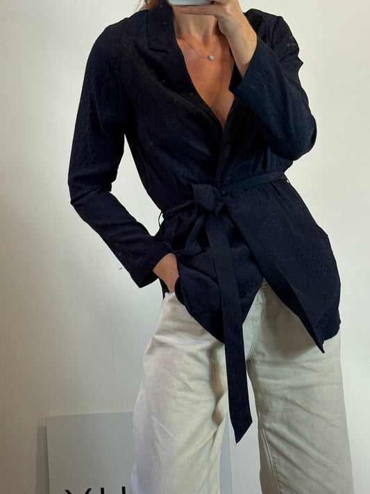 SYSTEMACTION. Chaqueta azul fluida estampada