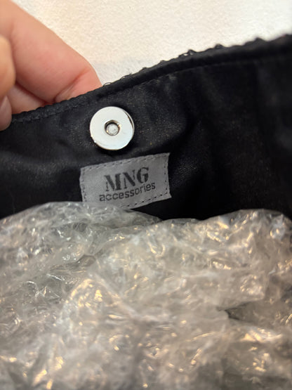 MANGO. Bolso negro lentejuelas