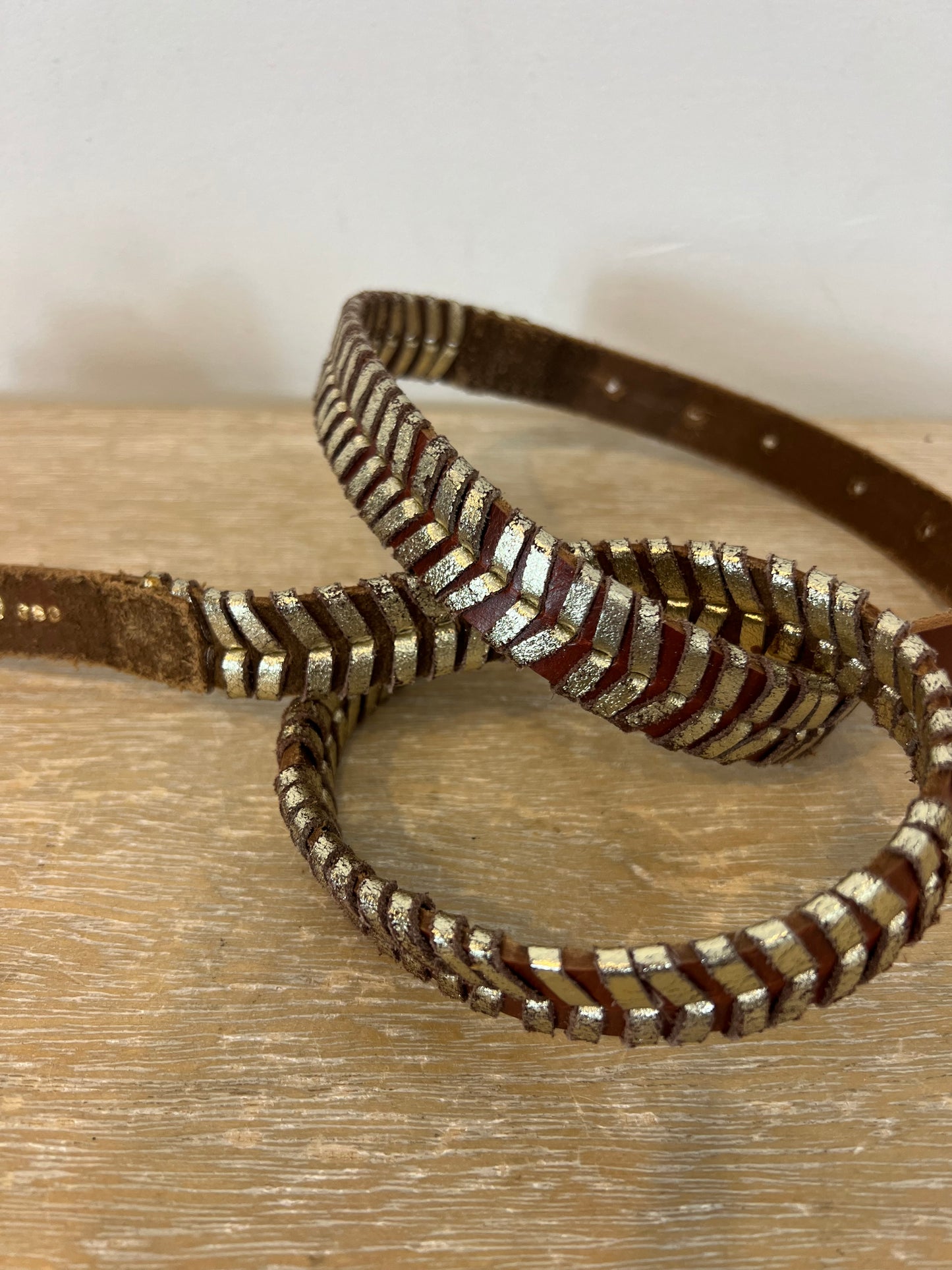 ESE O ESE. Cinturón piel rojizo. T M