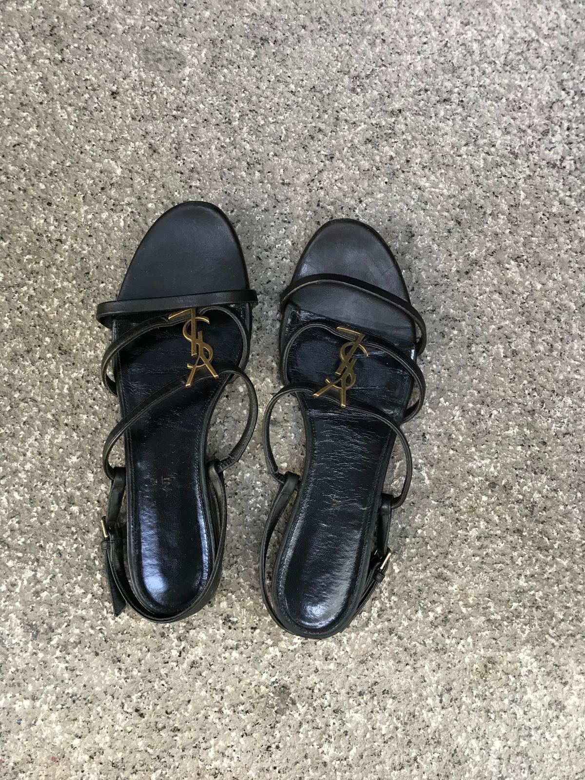 SAINT LAURENT. Sandalia negra piel Cassandra. T 38
