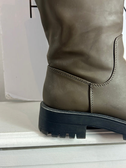 PULL&BEAR . Botas latas verdes. T 37