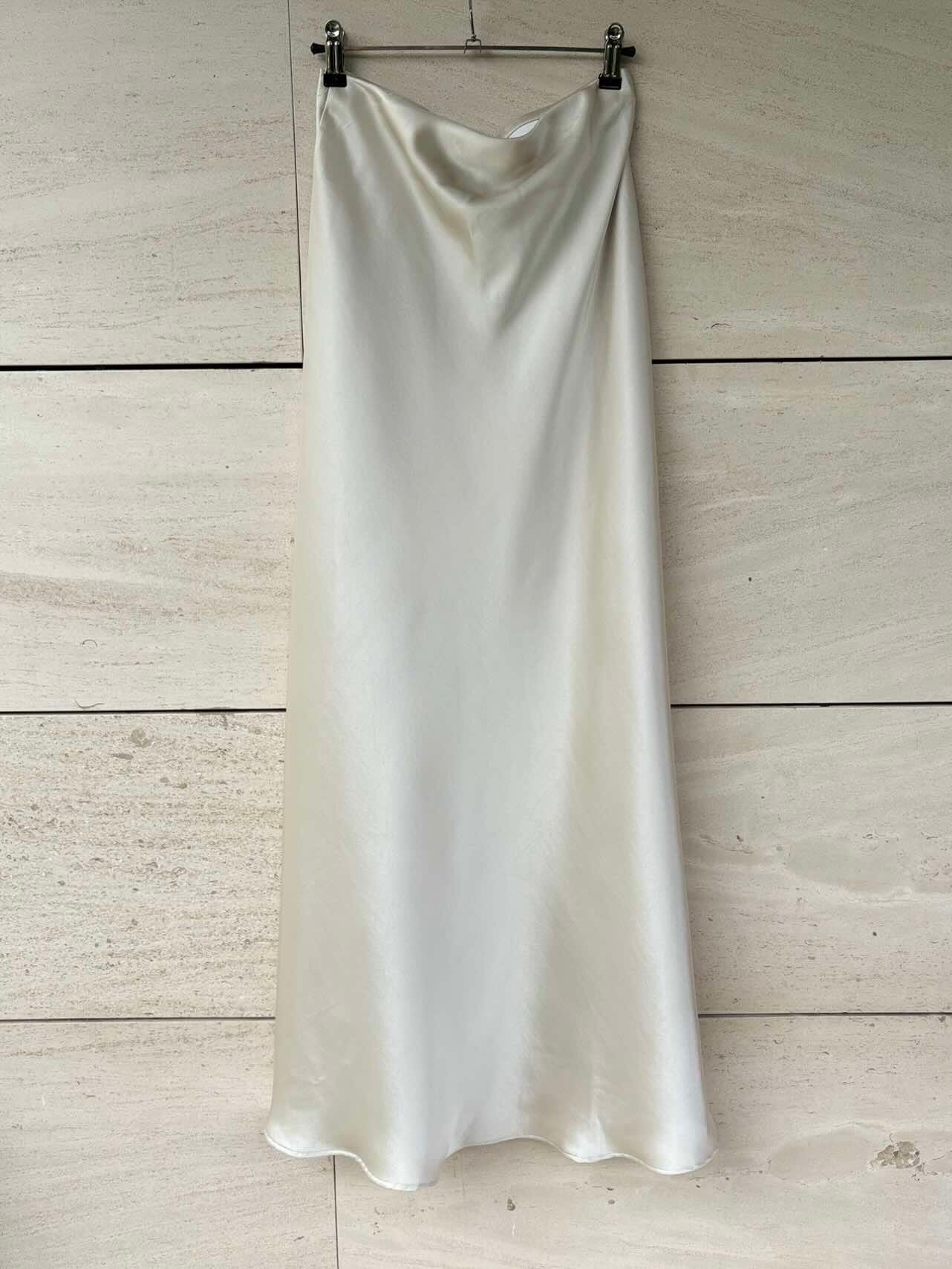 AWARE BARCELONA. Falda larga satina beige