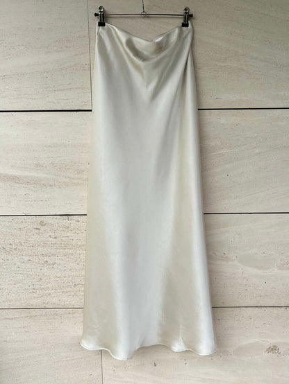 AWARE BARCELONA. Falda larga satina beige