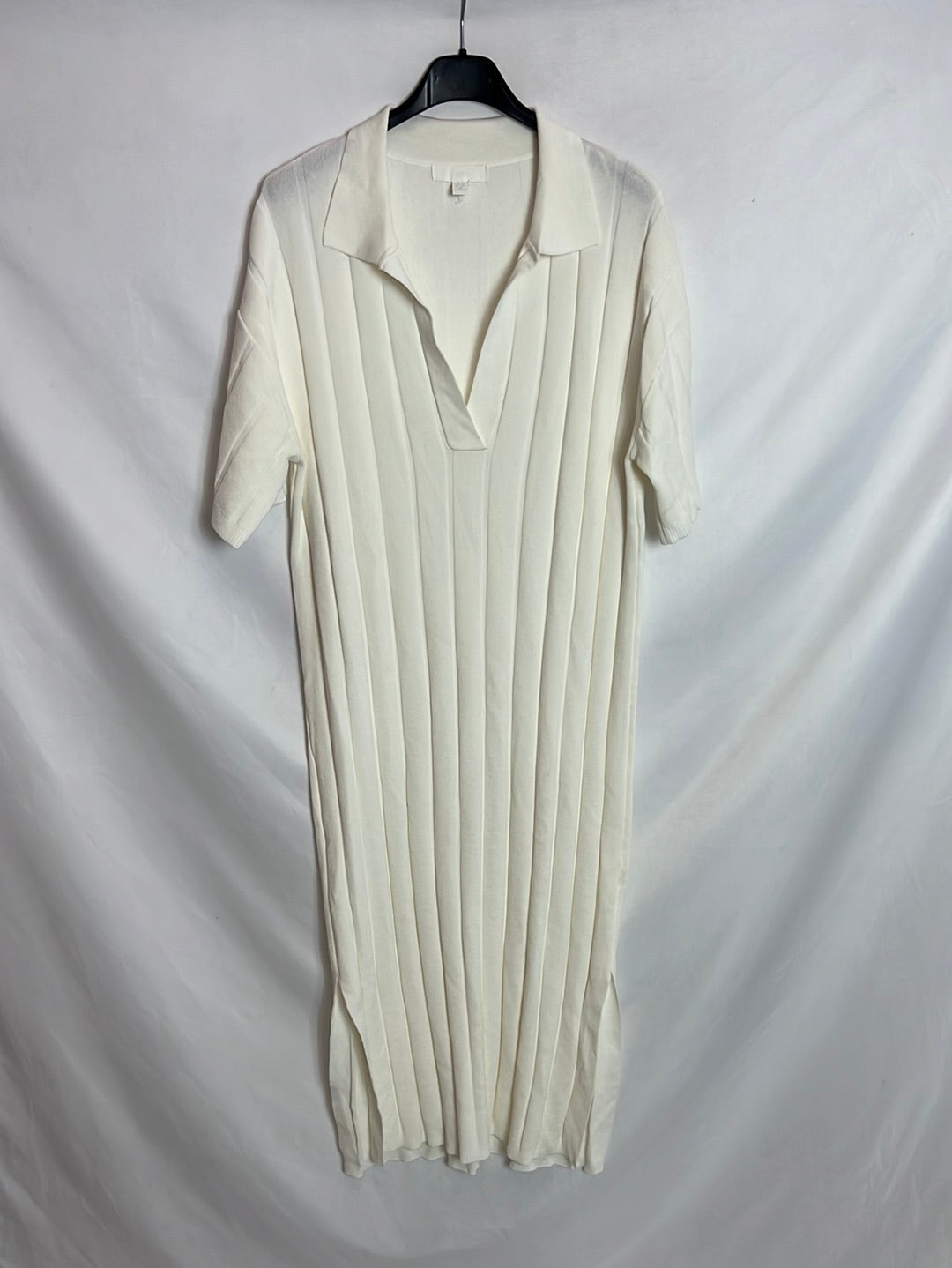 H&amp;M. White ribbed midi dress. Size XS