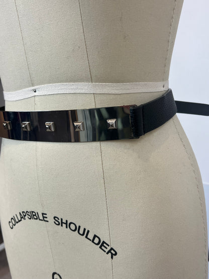 PEPE JEANS. Cinturón negro tachuelas. T M