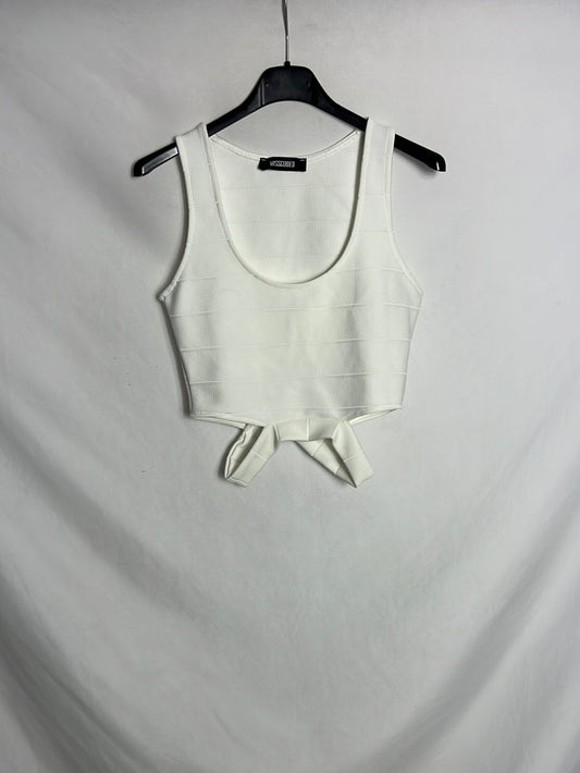 MISSGUIDED. Crop top blanco aperturas. T 34