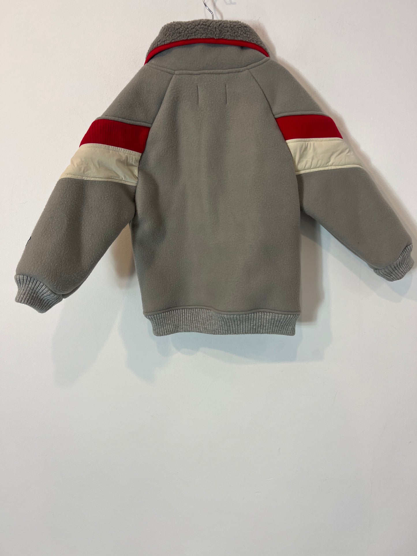 ZARA. Chaqueta gris textura polar. T 7 años