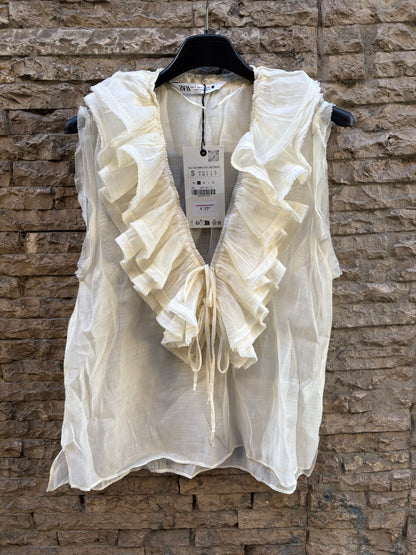 ZARA. Blusa volante crudo