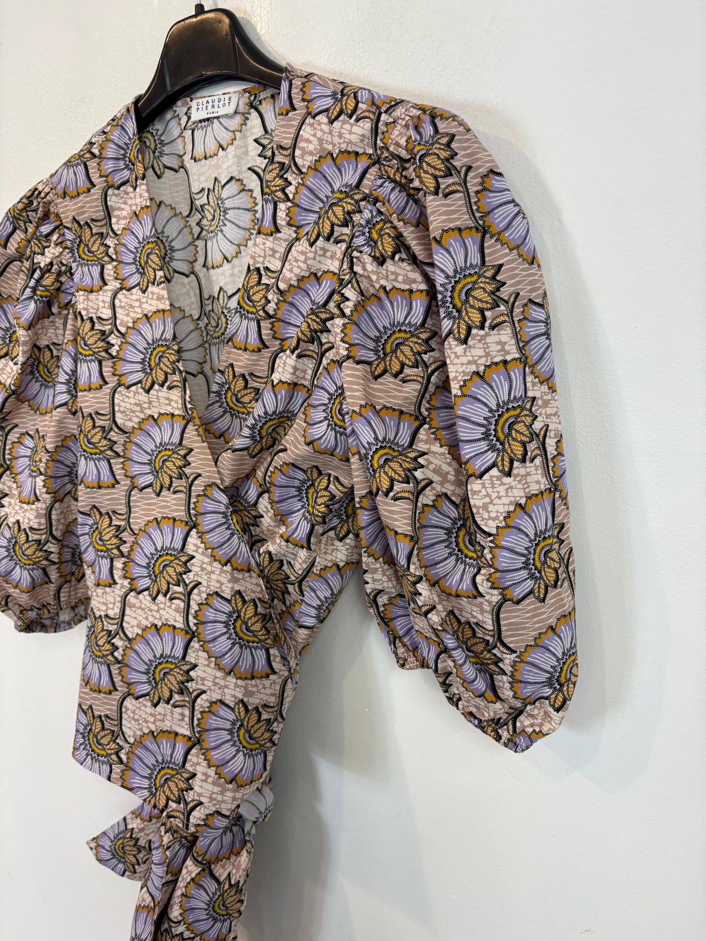 CLAUDIE PIERLOT. Blusa flores cruzada