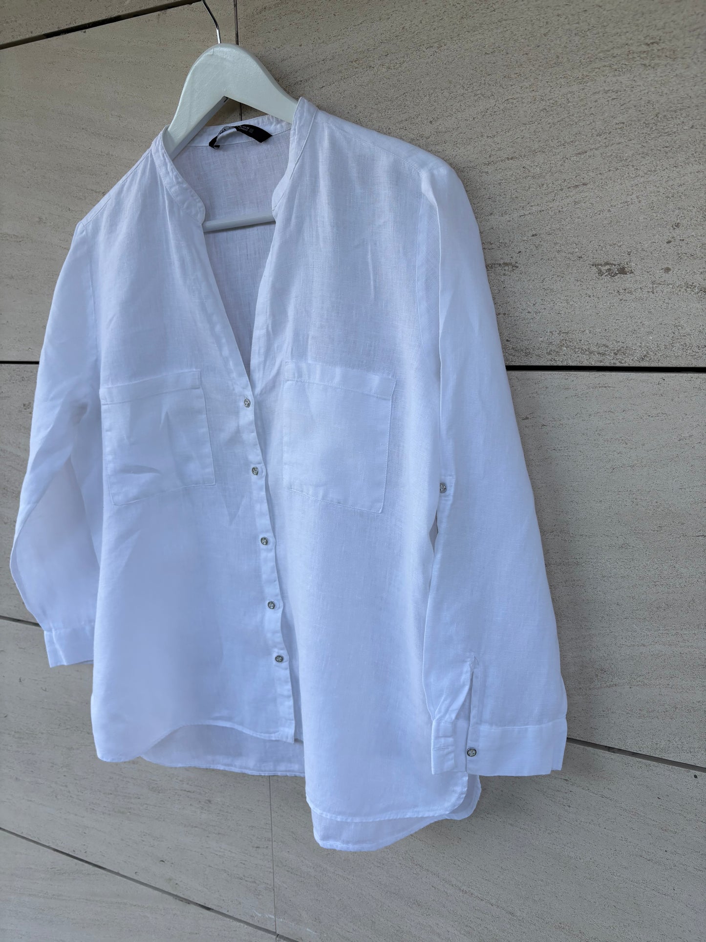 ZARA. Camisa blanca 100% lino bolsillos