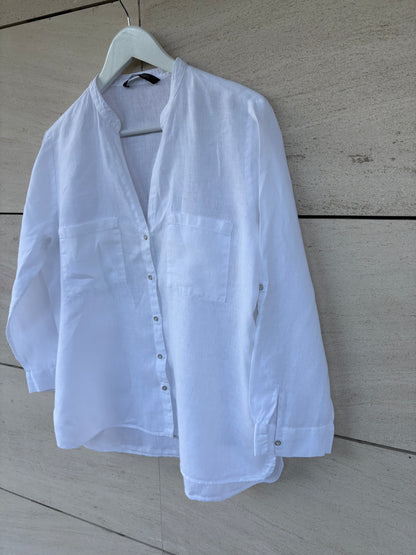 ZARA. Camisa blanca 100% lino bolsillos