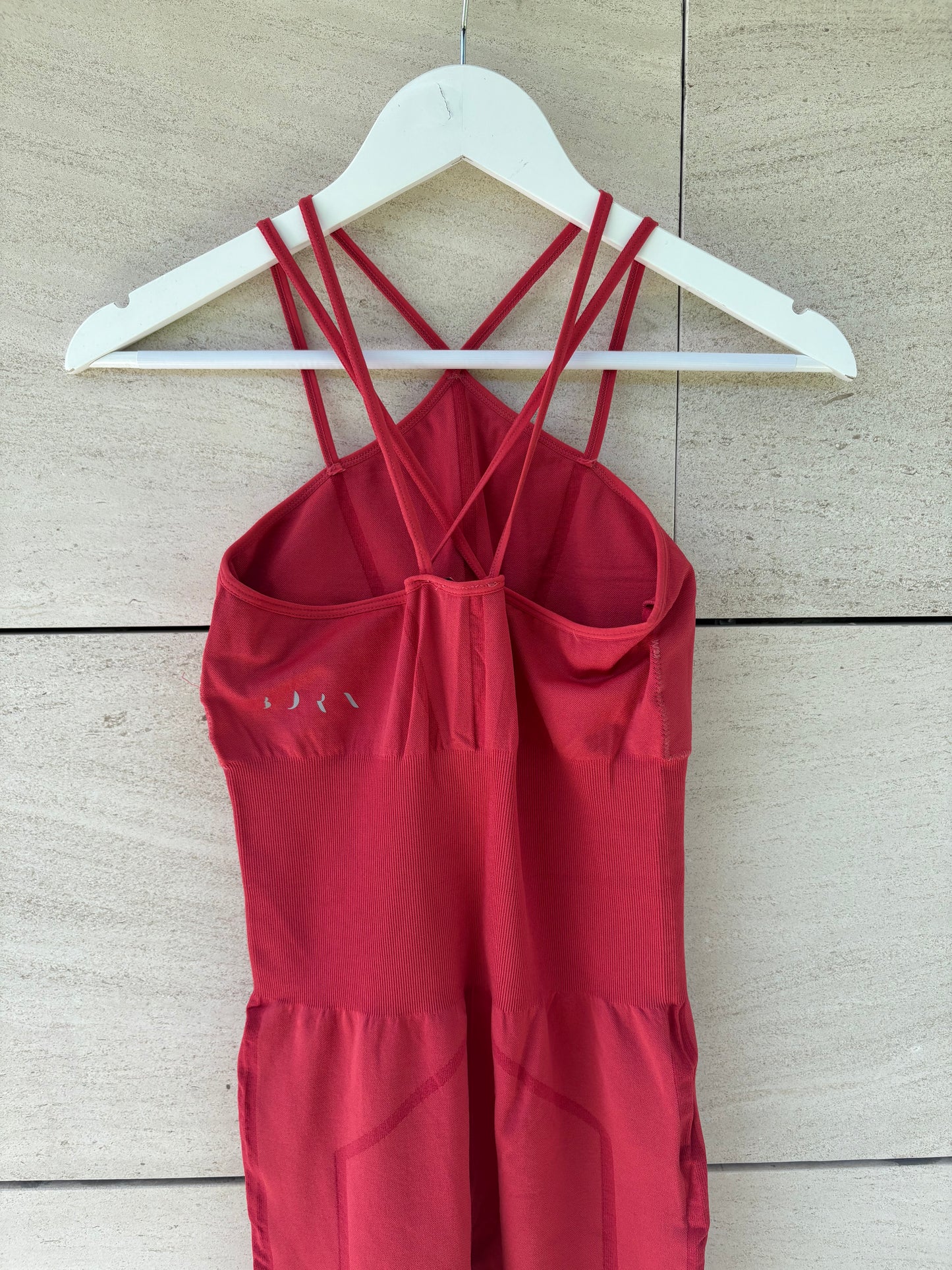 BORN LIVING YOGA. Mono rojo largo. T M