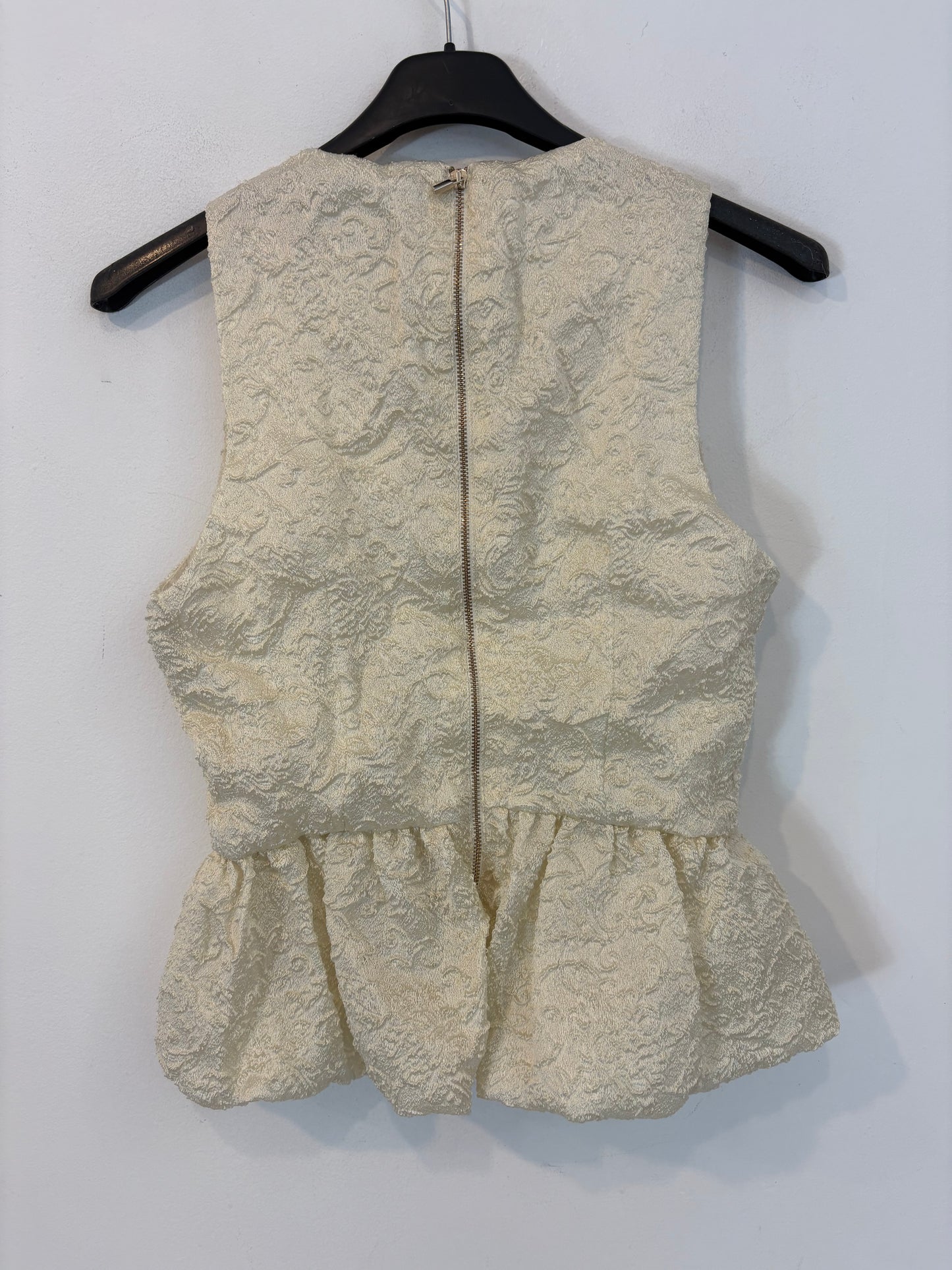 ZARA. Shiny textured top. TS