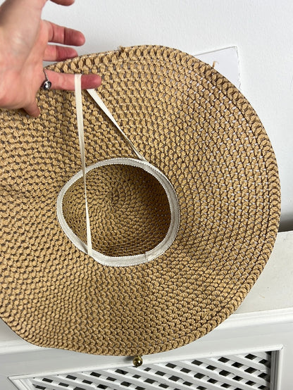 OTRAS. Pamela rafia ala ancha