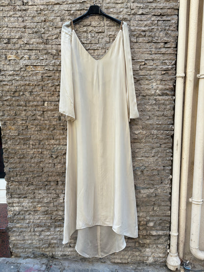 TBA. Vestido beige detalles