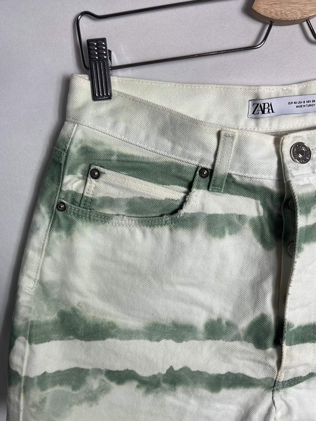 ZARA. Shorts denim tie dye . T 40